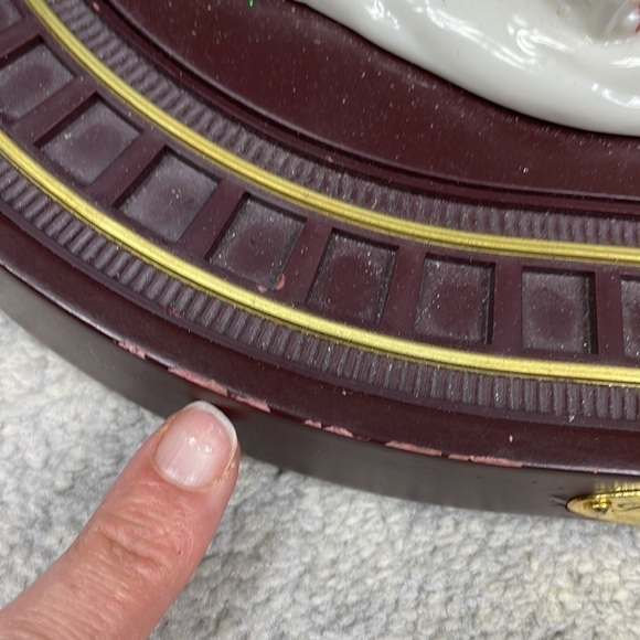 Vintage 2002 Avon Holiday Express North Pole Train Station Musical Christmas - Picture 11 of 12